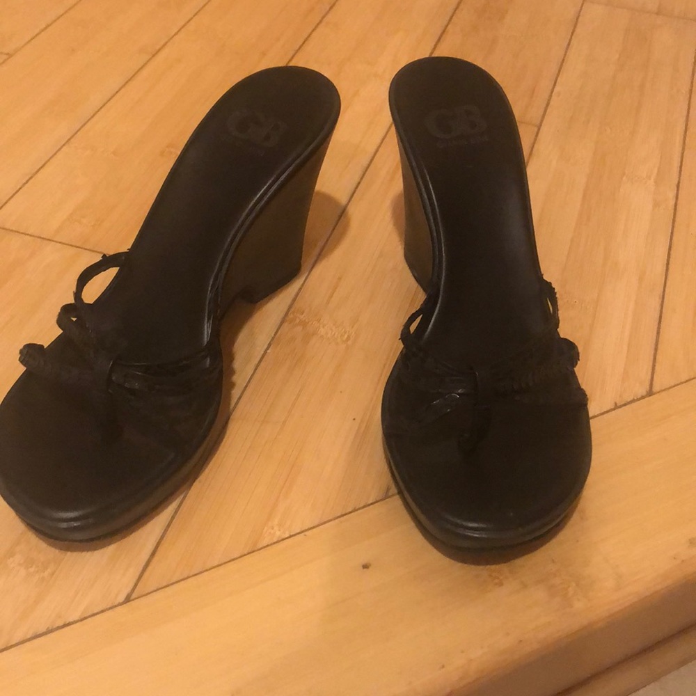 Gianni Bini BK  platform slides w sequins straps.